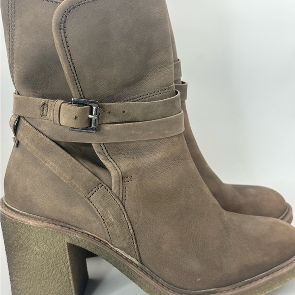 Women’s Size 8.5 Taupe Leather Block Heel Ankle Boots Buckle Strap - Picture 9 of 13